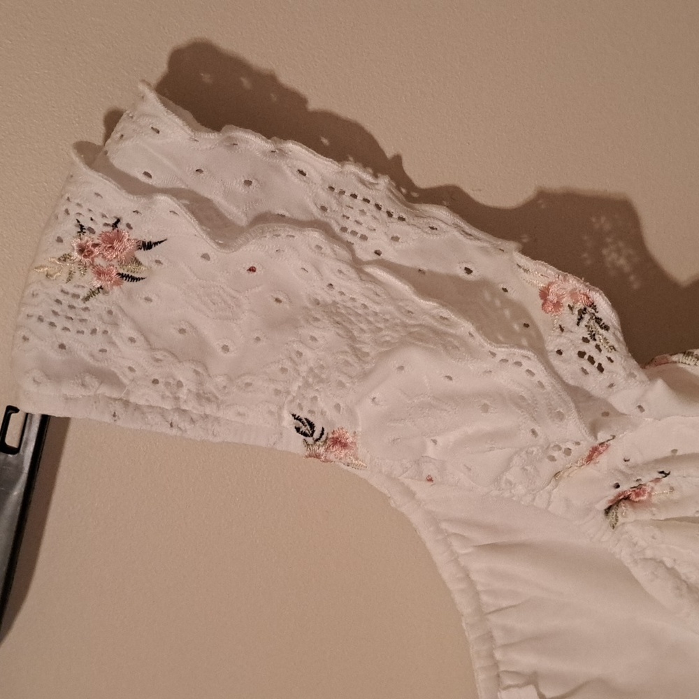 NWOT Kirious White Floral Eyelet Blouse.  Size Large. - Picture 5 of 8